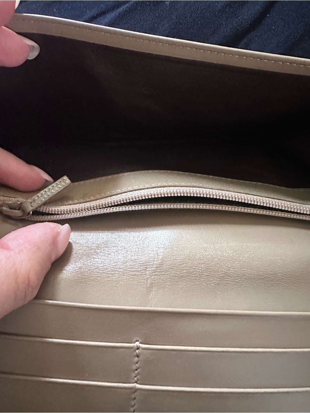 Gucci Taupe Leather Long Wallet with clasp - Picture 7 of 9